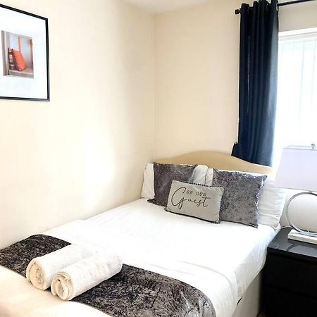 Amazing 2-Bed City Centre Apt With Parking Ковънтри Екстериор снимка