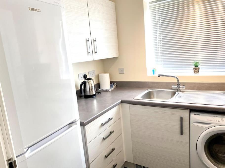 Amazing 2-Bed City Centre Apt With Parking Ковънтри Екстериор снимка
