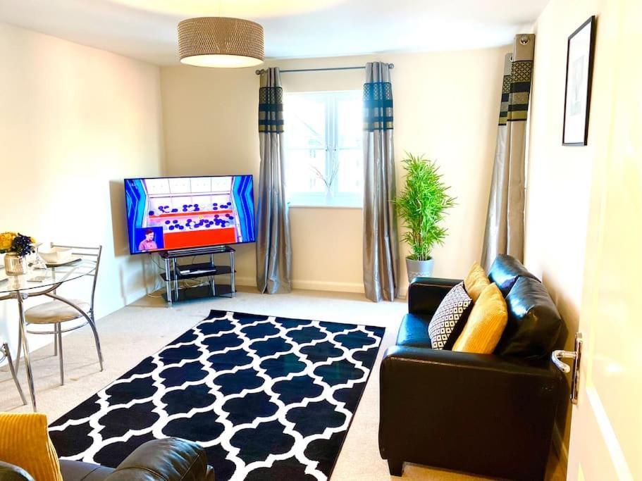 Amazing 2-Bed City Centre Apt With Parking Ковънтри Екстериор снимка