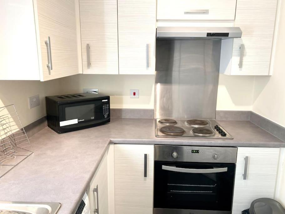 Amazing 2-Bed City Centre Apt With Parking Ковънтри Екстериор снимка
